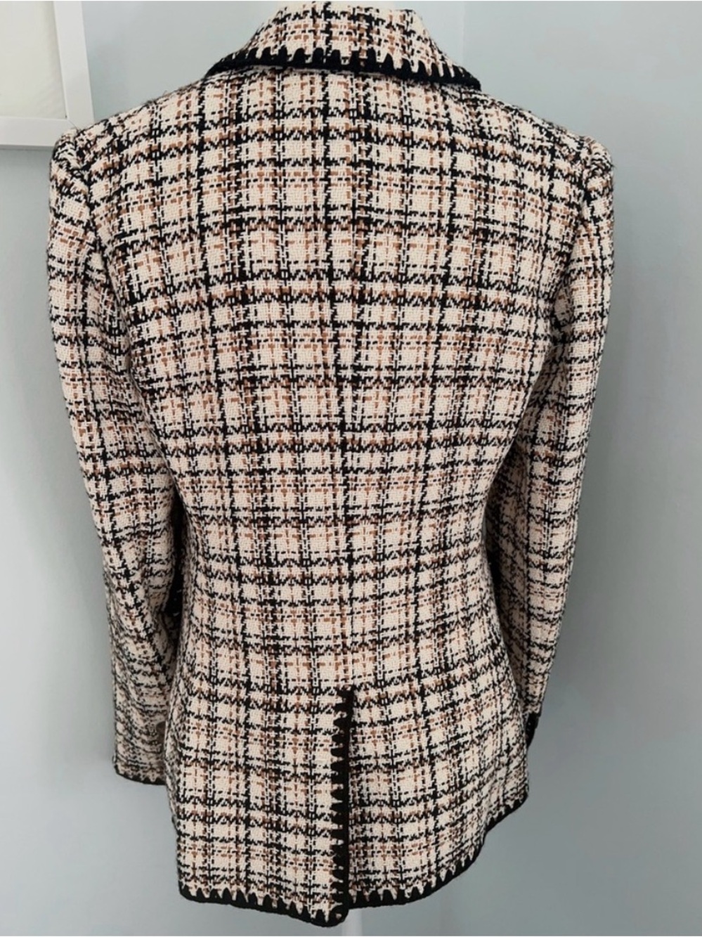 Veronica Beard Ecru and Ochre Plaid Double-Breasted Blazer - Picture 5 of 5